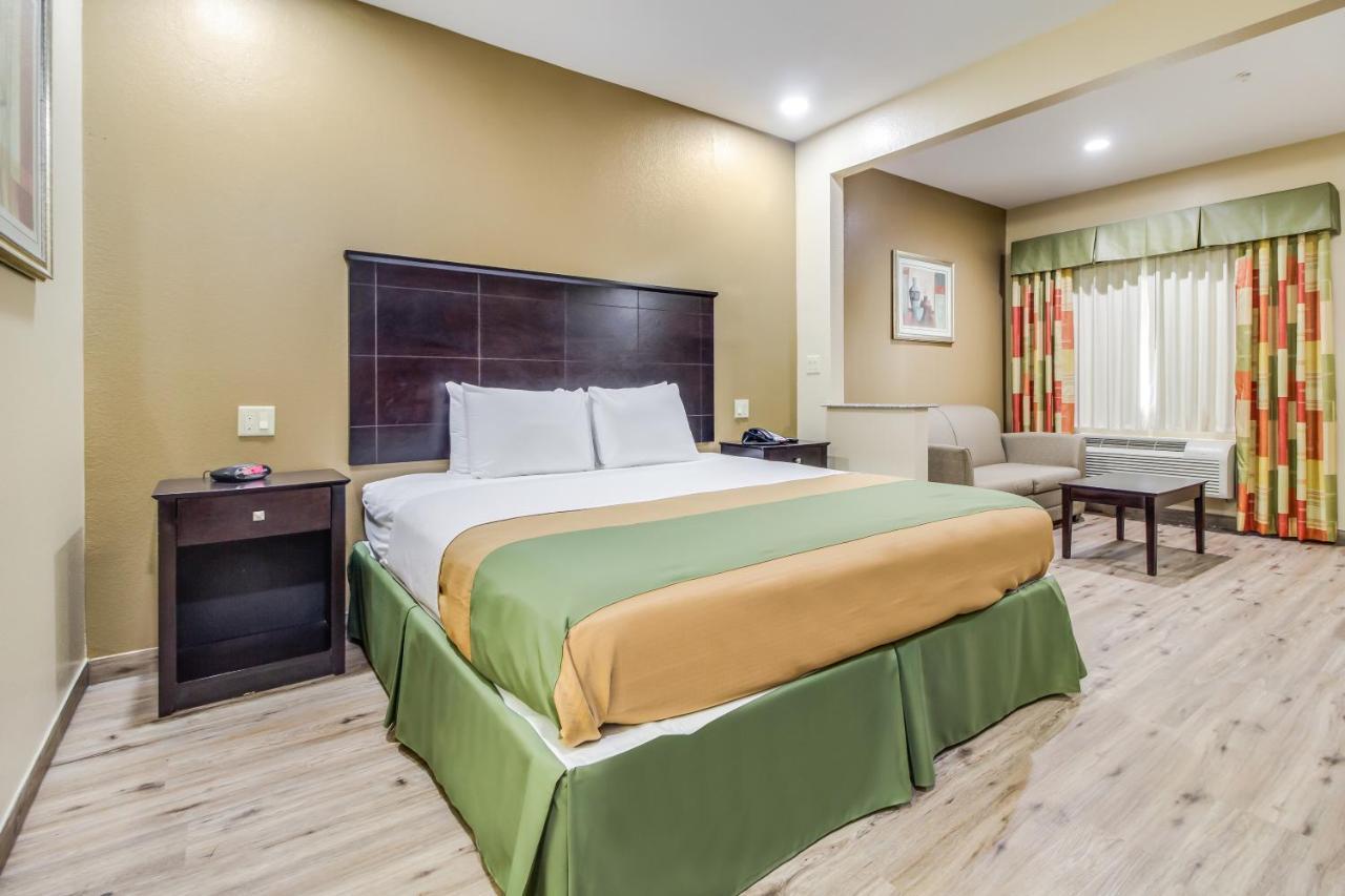 Americas Best Value Inn & Suites Томбол Екстер'єр фото